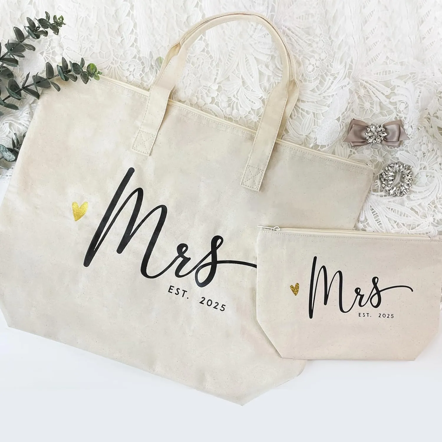 CARAKNOTS Future Mrs. Bag 2025 Bride Gifts for Wedding Bachelorette Engagement Party Accessories Bridal Shower Gifts for Bride to Be Tote Cotton Beach Shoulder Bag with Zipper and Pocket 2 Pcs