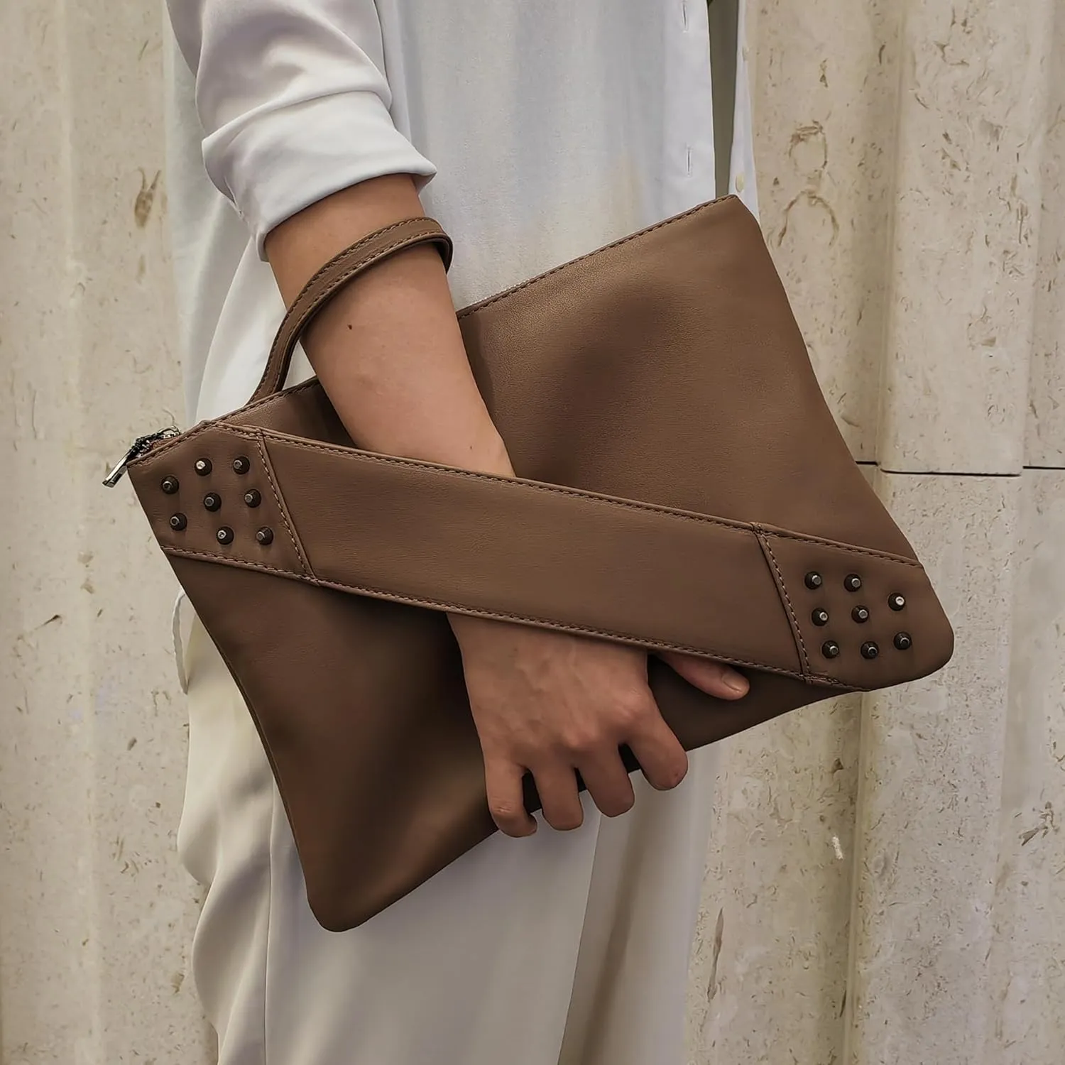 Fashion Women Clutches Rivet PU Leather Crossbody Bag Envelope Clutch Purse with Hand Strap