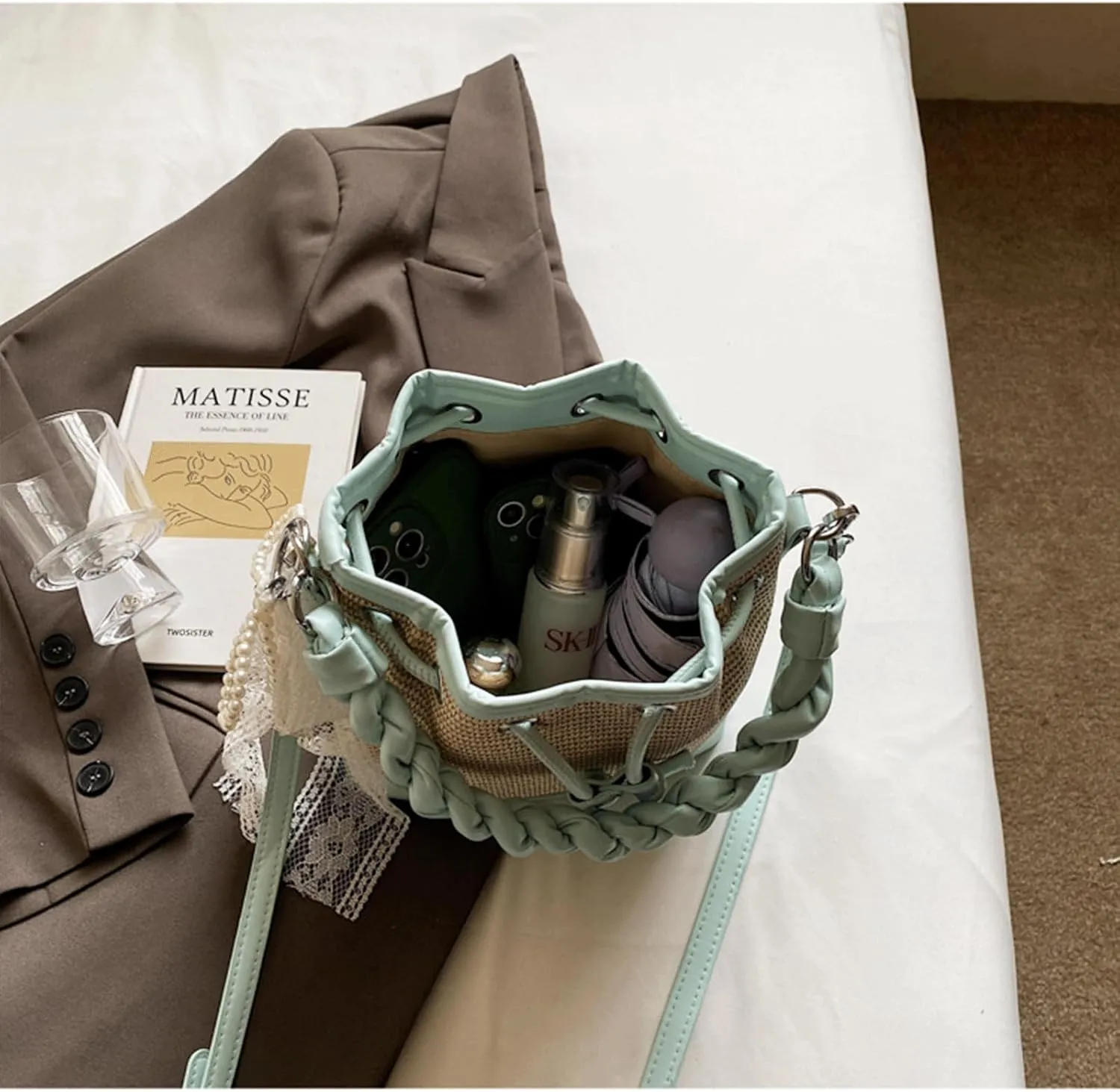 Mini Bucket Bag Vintage Straw and Leather Bucket Purse with Drawstring Closure Lace Pearl Charm Crossbody Shoulder Purse Bag
